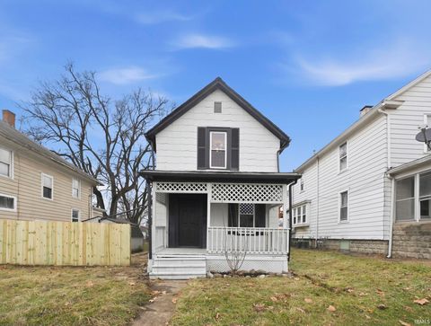 Photo of 2329 N Clinton Street, Fort Wayne, IN 46805 (MLS # 202601576)