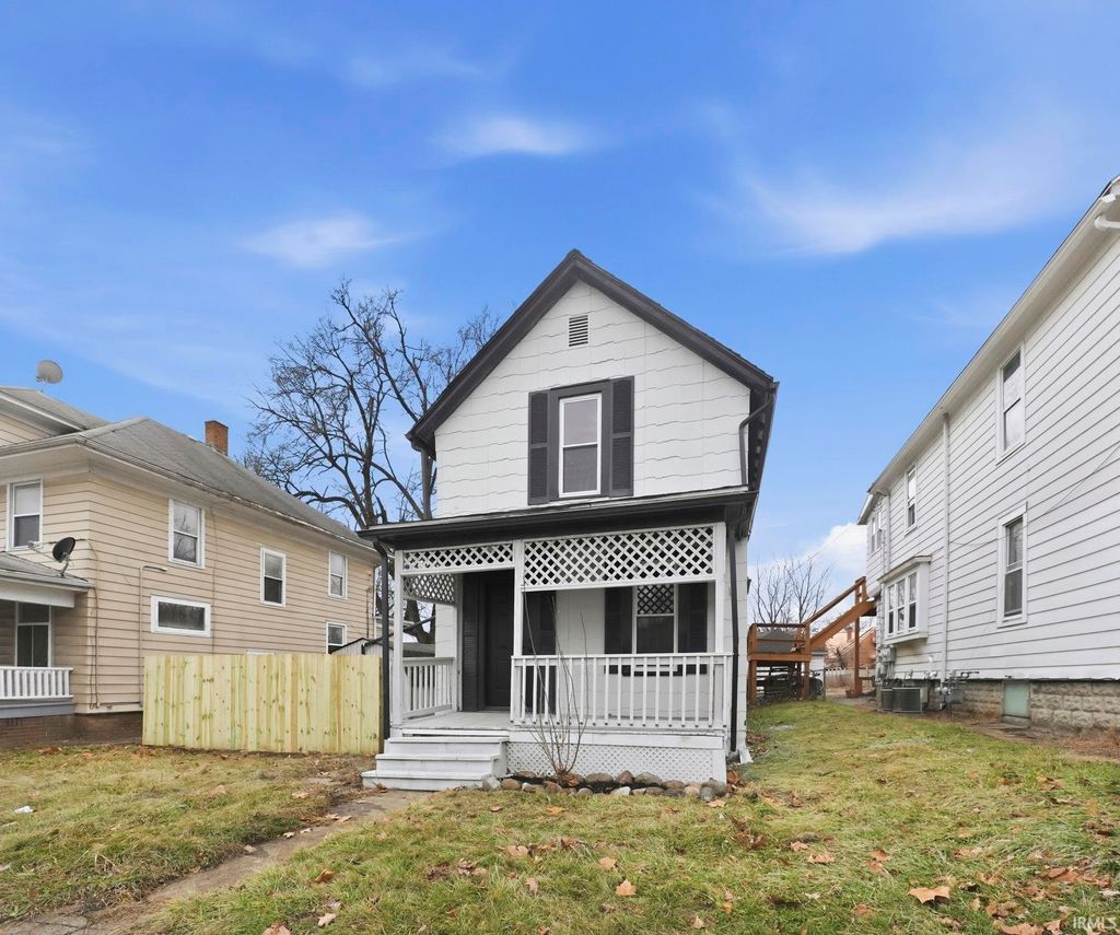 Photo of 2329 N Clinton Street, Fort Wayne, IN 46805 (MLS # 202601576)