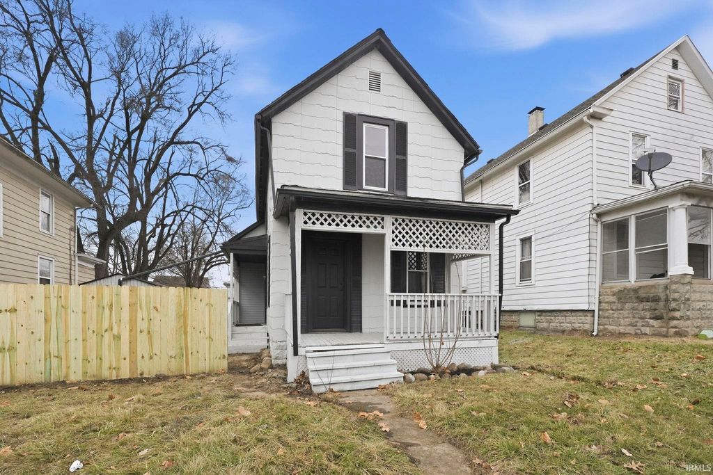 Photo of 2329 N Clinton Street, Fort Wayne, IN 46805 (MLS # 202601576)