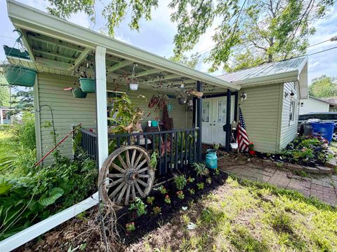 Tiny photo for 821 E Gerhart Street, Kokomo, IN 46901 (MLS # 202619230)