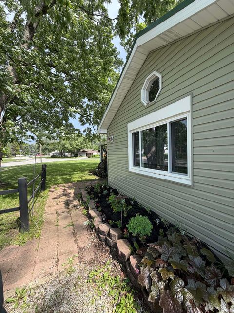 Tiny photo for 821 E Gerhart Street, Kokomo, IN 46901 (MLS # 202619230)