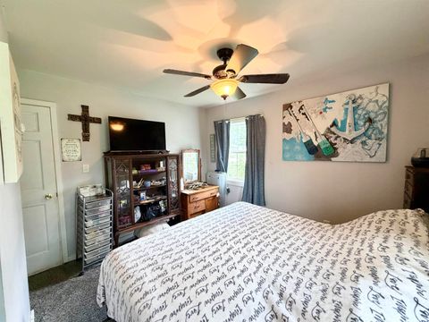 Tiny photo for 821 E Gerhart Street, Kokomo, IN 46901 (MLS # 202619230)