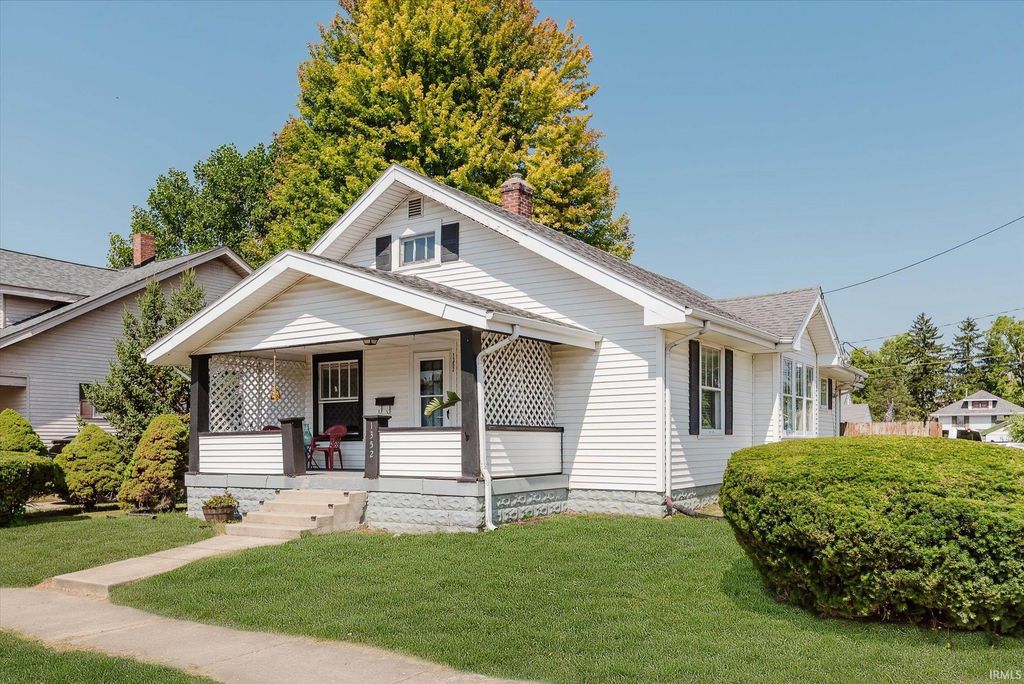Photo of 1352 E Wabash Street, Frankfort, IN 46041 (MLS # 202537800)