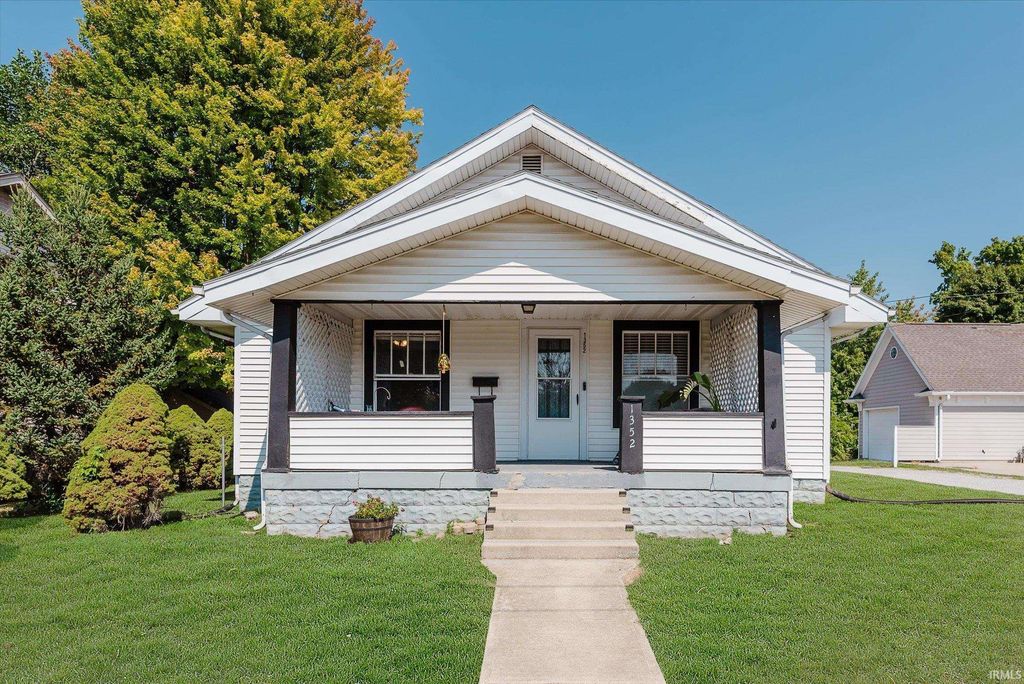 Photo of 1352 E Wabash Street, Frankfort, IN 46041 (MLS # 202537800)