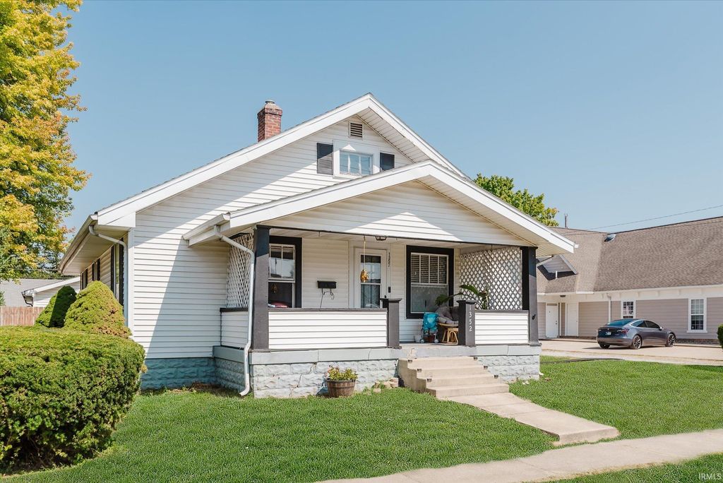 Photo of 1352 E Wabash Street, Frankfort, IN 46041 (MLS # 202537800)