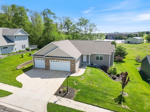 Photo of 165 Chickadee Lane, Warsaw, IN 46580 (MLS # 202619685)