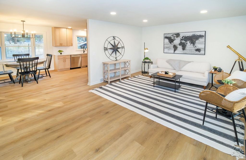 Photo of 8300 Oak Drive, Newburgh, IN 47630 (MLS # 202605369)