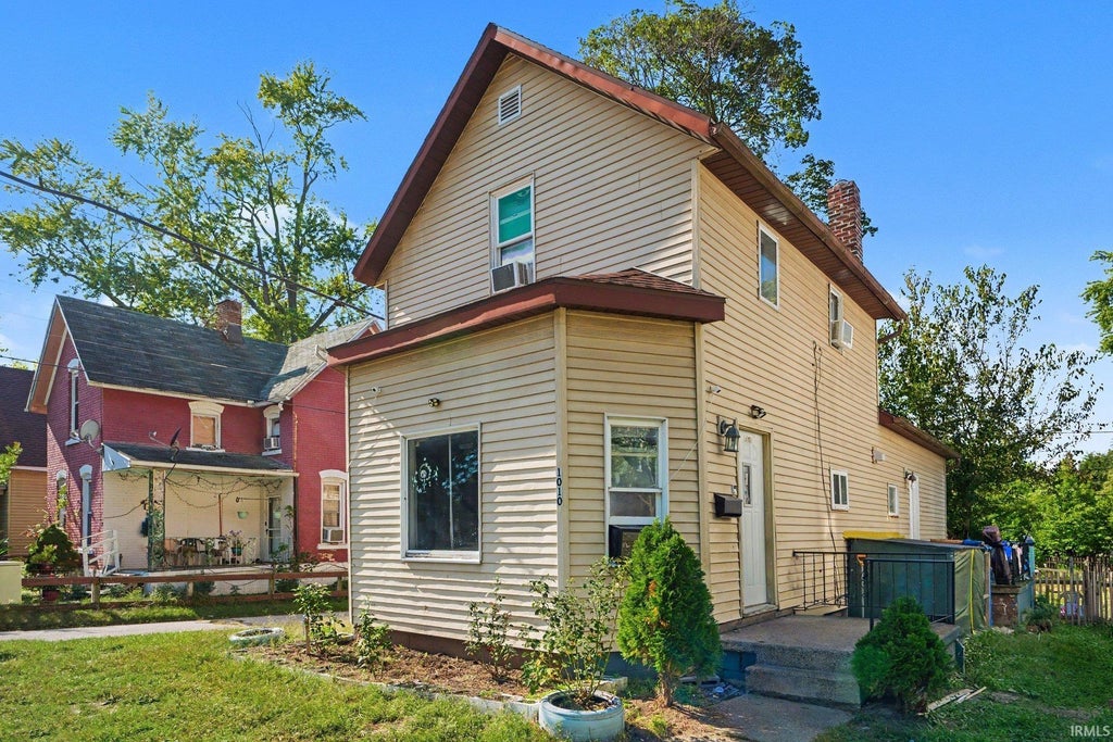 Photo of 1010 Hudson Street, Elkhart, IN 46516 (MLS # 202640488)