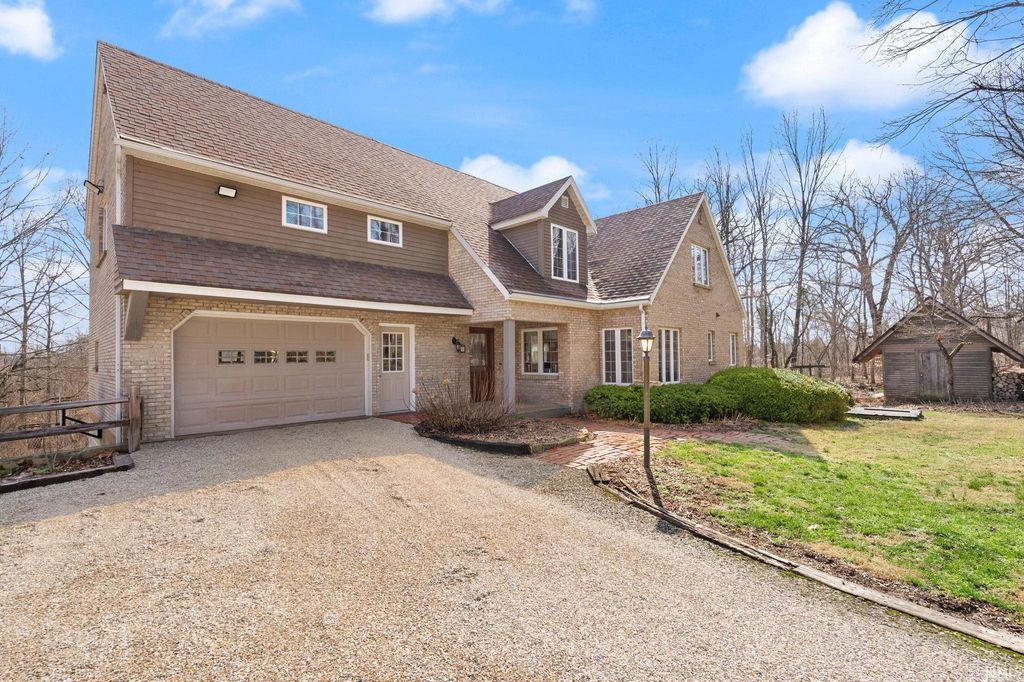 Photo of 925 W Oakwood Ln Ln, Paoli, IN 47454 (MLS # 202607954)