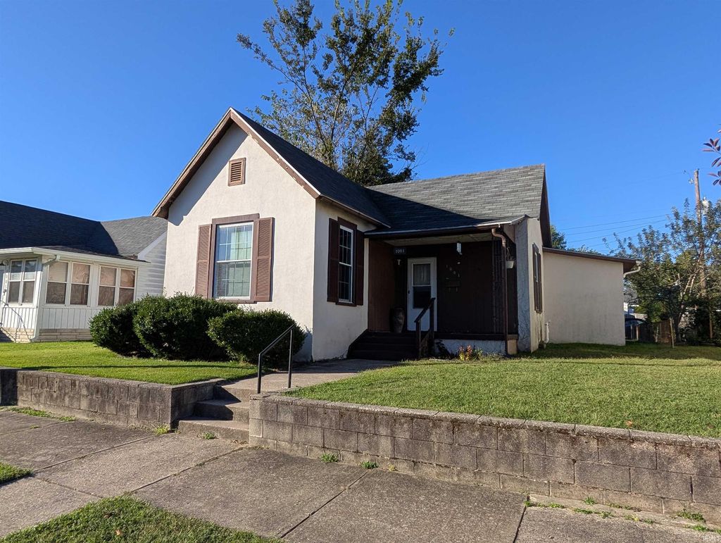 Photo of 1001 E Locust Street, Vincennes, IN 47591 (MLS # 202541675)