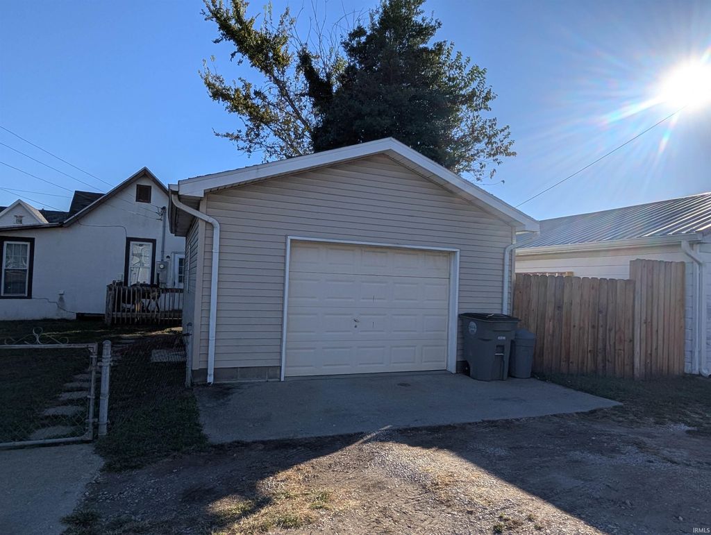 Photo of 1001 E Locust Street, Vincennes, IN 47591 (MLS # 202541675)