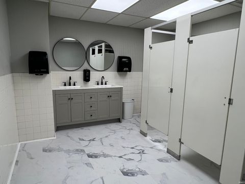 Tiny photo for 123 N Buckeye Street #Suite D, Kokomo, IN 46901 (MLS # 202613339)