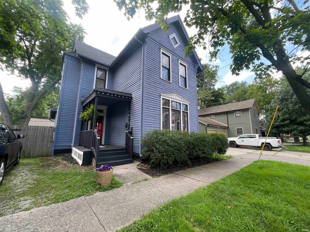 Photo of 1018 Van Buren Street, Fort Wayne, IN 46802 (MLS # 202548237)
