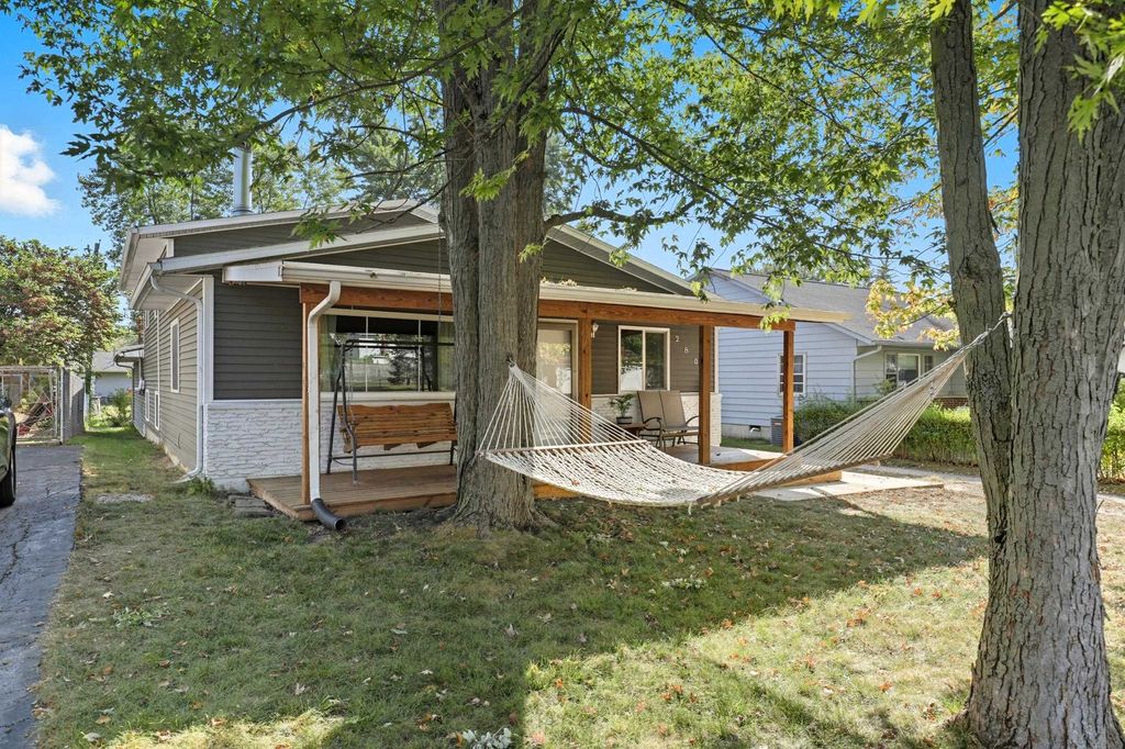 Photo of 2808 NORDHOLME Avenue, Fort Wayne, IN 46805 (MLS # 202605414)