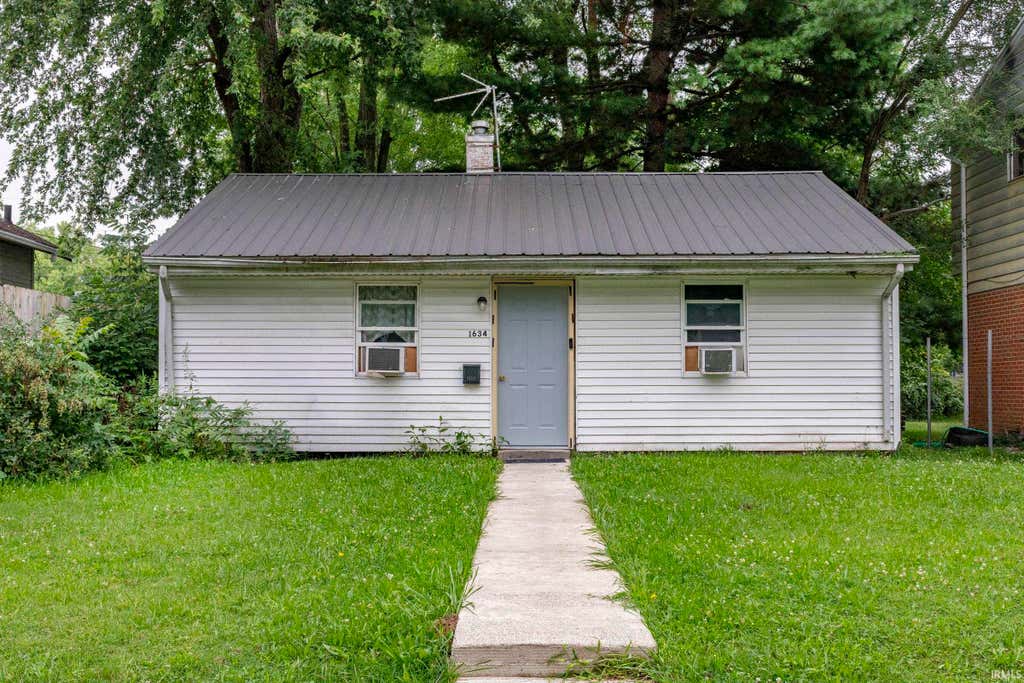 Photo of 1634 N Olive Street, South Bend, IN 46628 (MLS # 202634295)