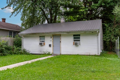 Tiny photo for 1634 N Olive Street, South Bend, IN 46628 (MLS # 202634295)