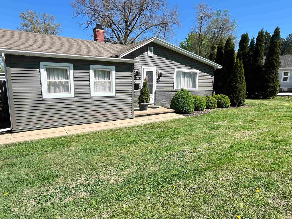 Photo of 2028 Culverson Avenue, Evansville, IN 47714 (MLS # 202611687)