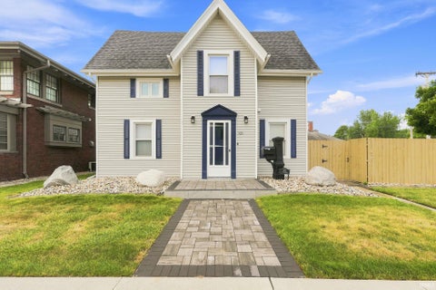 Photo for 305 W 7Th Street