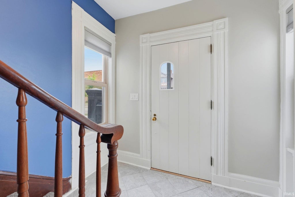 Photo of 305 W 7Th Street, Auburn, IN 46706 (MLS # 202629699)