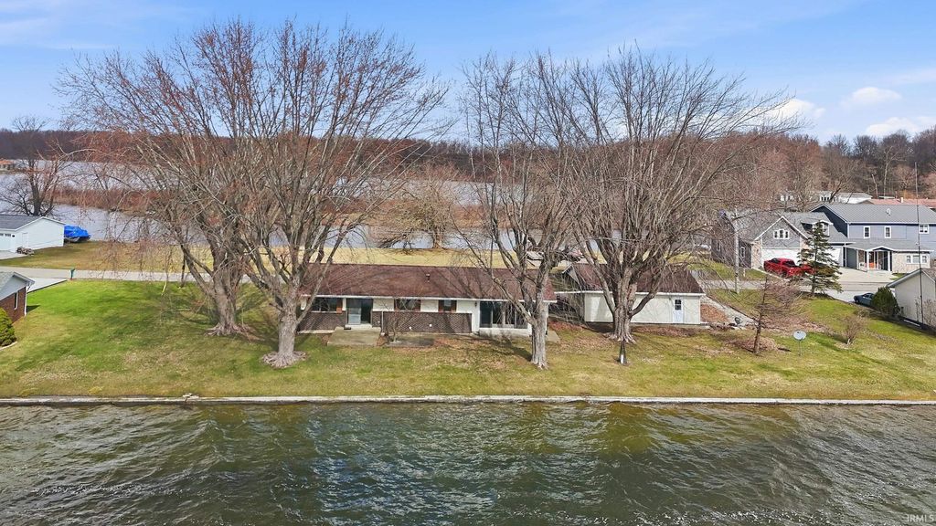 Photo of 0690 E 635 S - Dallas Lake., Wolcottville, IN 46795 (MLS # 202602097)