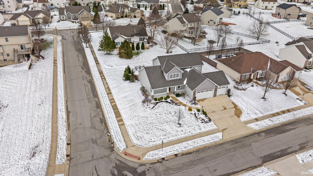 Photo of 932 Clairborne Drive, Fort Wayne, IN 46818 (MLS # 202608947)