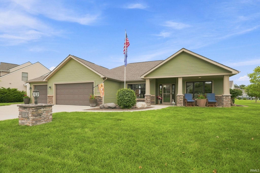 Photo of 1112 Woodland Pass, Fort Wayne, IN 46818 (MLS # 202634192)