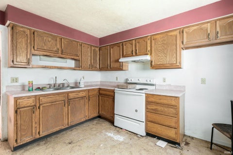 Tiny photo for 1509 McPherson Street, South Bend, IN 46613 (MLS # 202638864)