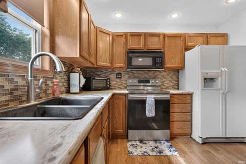Tiny photo for 205 Georgian Lane, Logansport, IN 46947 (MLS # 202632379)