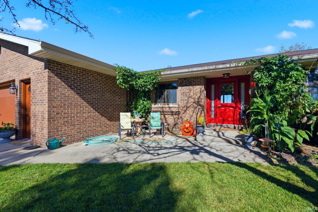 Photo of 2116 Pleasant Ridge Road, Fort Wayne, IN 46819 (MLS # 202644108)