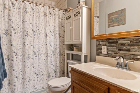 Tiny photo for 411 Maryland Street, Parker City, IN 47368 (MLS # 202622530)