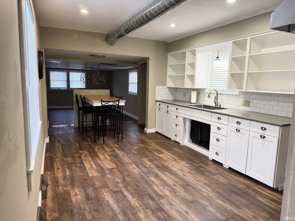 Photo of 232 E 7Th Street, Mishawaka, IN 46544 (MLS # 202601427)