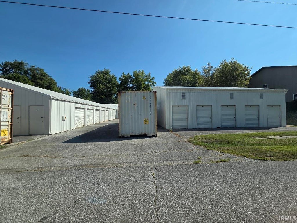 Photo of 203 N 5th Street, Petersburg, IN 47567 (MLS # 202635651)