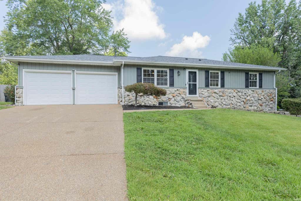 Photo of 711 Carole Place, Newburgh, IN 47630 (MLS # 202630525)