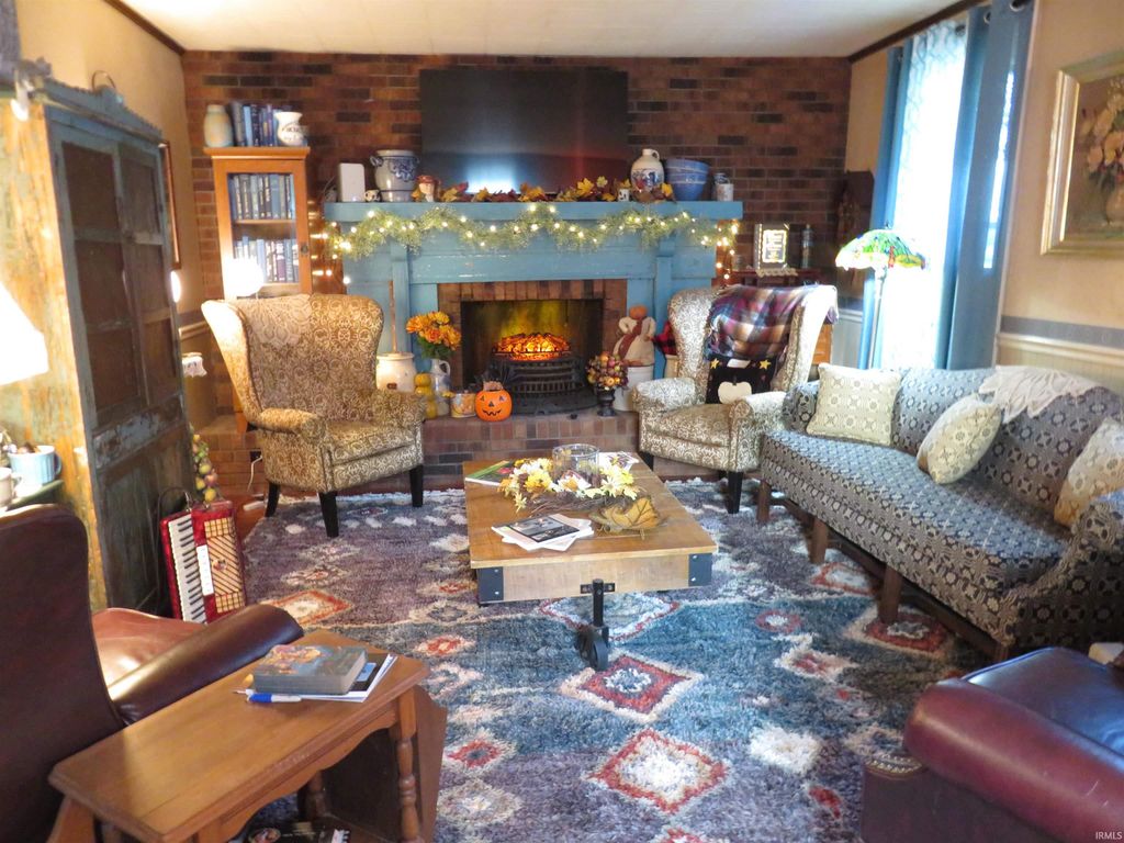 Photo of 910 E 2nd Street, Madison, IN 47250 (MLS # 202541164)