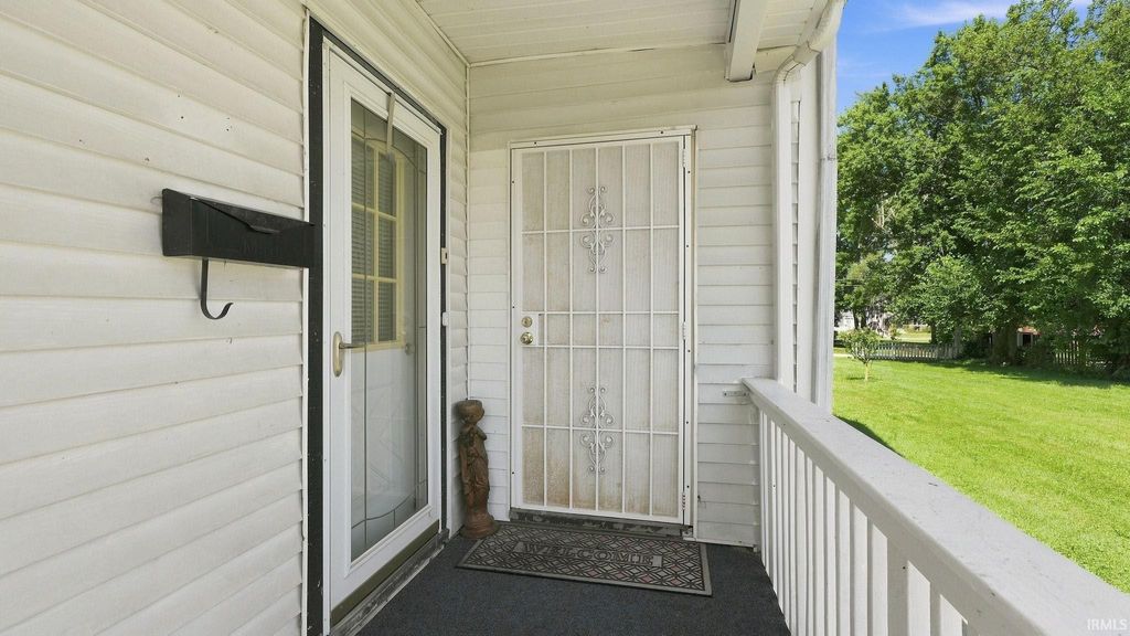 Photo of 2924 Weisser Park Avenue, Fort Wayne, IN 46806 (MLS # 202628028)