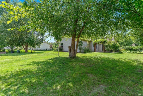 Tiny photo for 1844 N Vicky Lane, Warsaw, IN 46582 (MLS # 202635258)