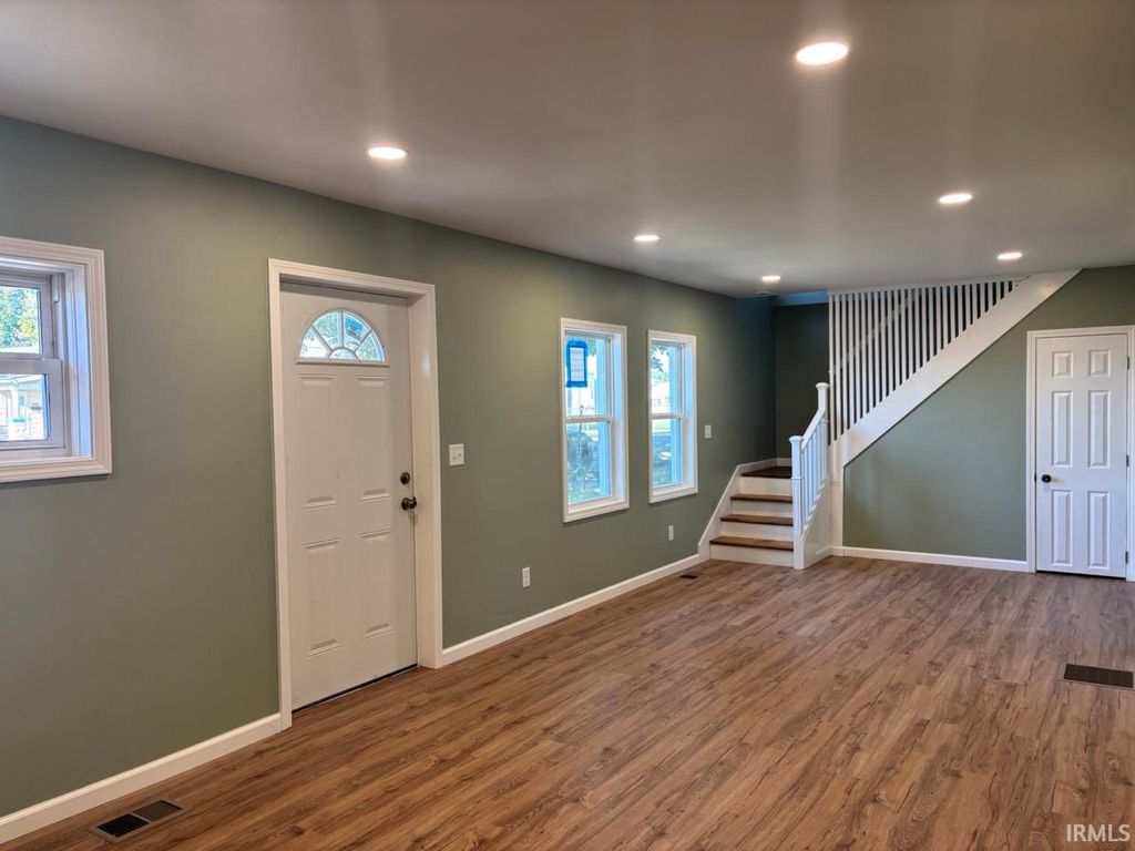 Photo of 1207 E Eichel Avenue, Evansville, IN 47711 (MLS # 202536655)