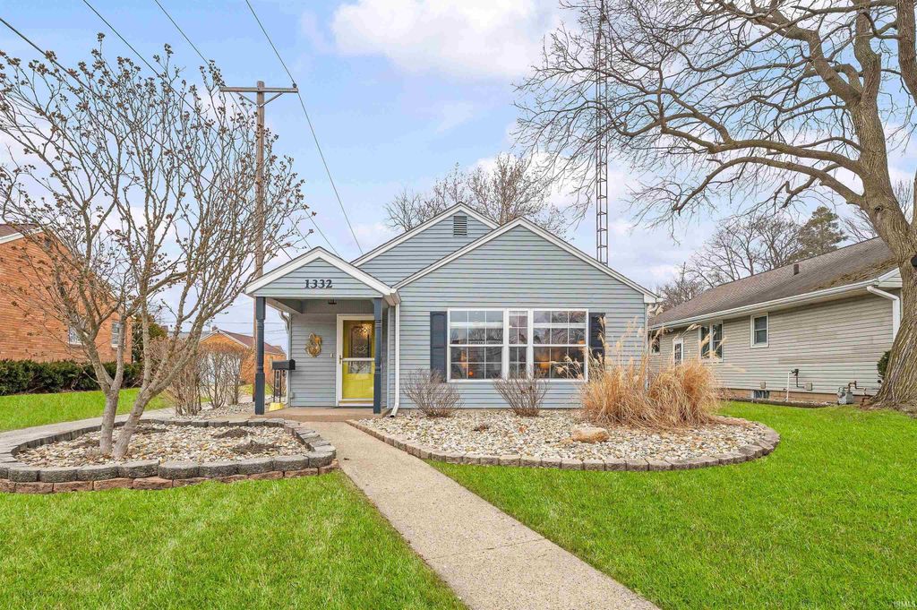 Photo of 1332 E Mishawaka Avenue, Mishawaka, IN 46544 (MLS # 202607052)