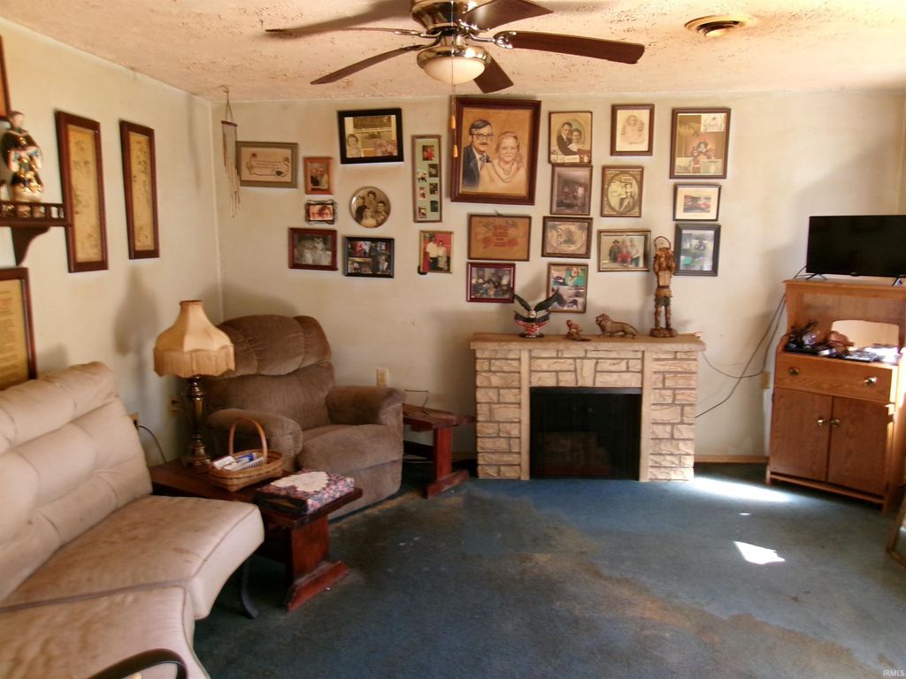 Photo of 5691 S US Hwy 231 Highway, Bloomfield, IN 47424 (MLS # 202612666)