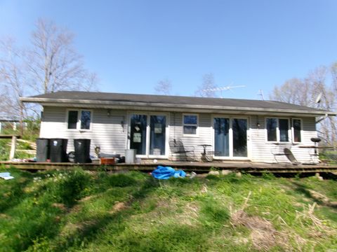 Photo of 5691 S US Hwy 231 Highway, Bloomfield, IN 47424 (MLS # 202612666)
