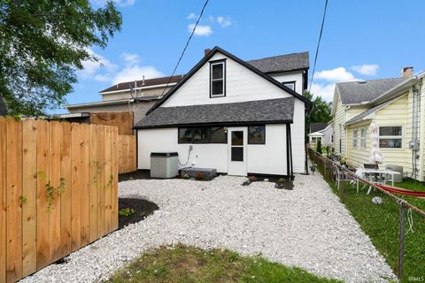 Tiny photo for 202 Wheatland Avenue, Logansport, IN 46947 (MLS # 202625182)
