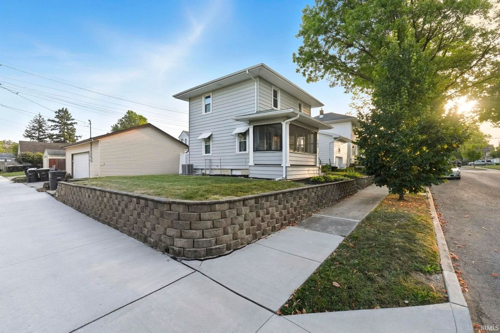 Photo of 704 W Branning Avenue, Fort Wayne, IN 46807 (MLS # 202537437)