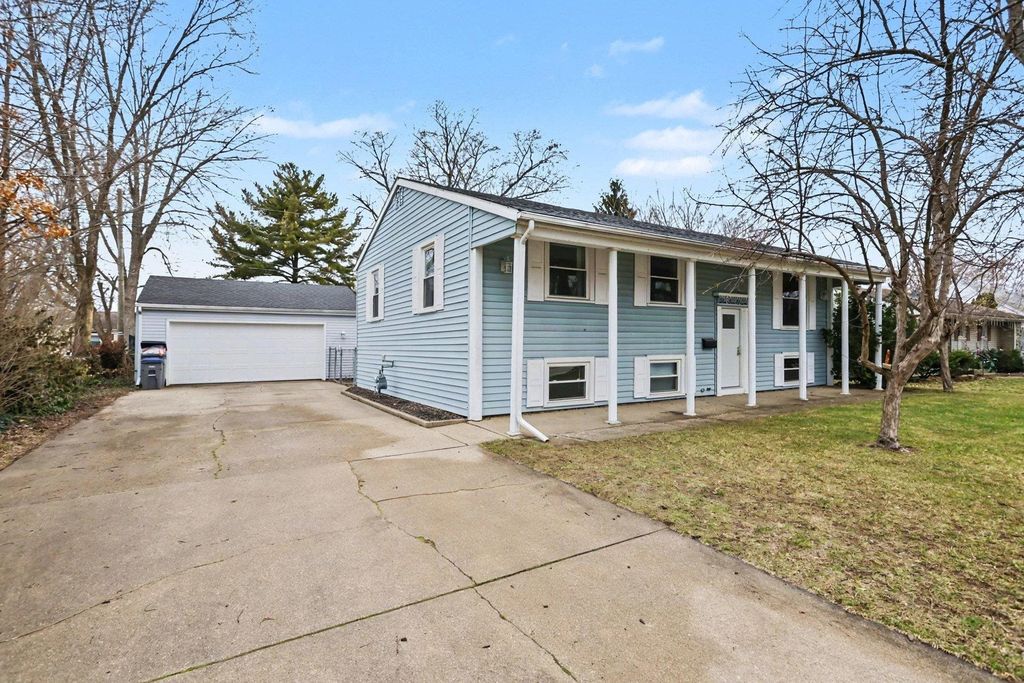 Photo of 2601 Stevens Avenue, Elkhart, IN 46517 (MLS # 202607917)