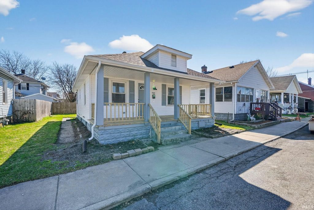 Photo of 705 Kamms Court, Mishawaka, IN 46544 (MLS # 202608050)