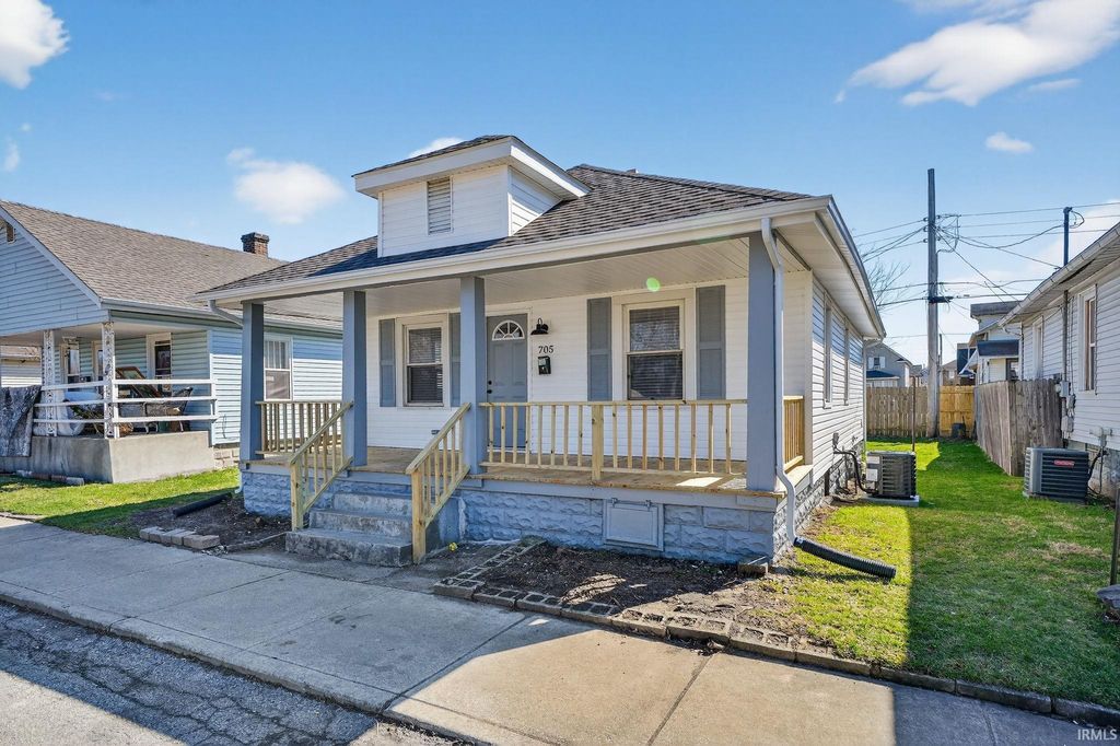 Photo of 705 Kamms Court, Mishawaka, IN 46544 (MLS # 202608050)