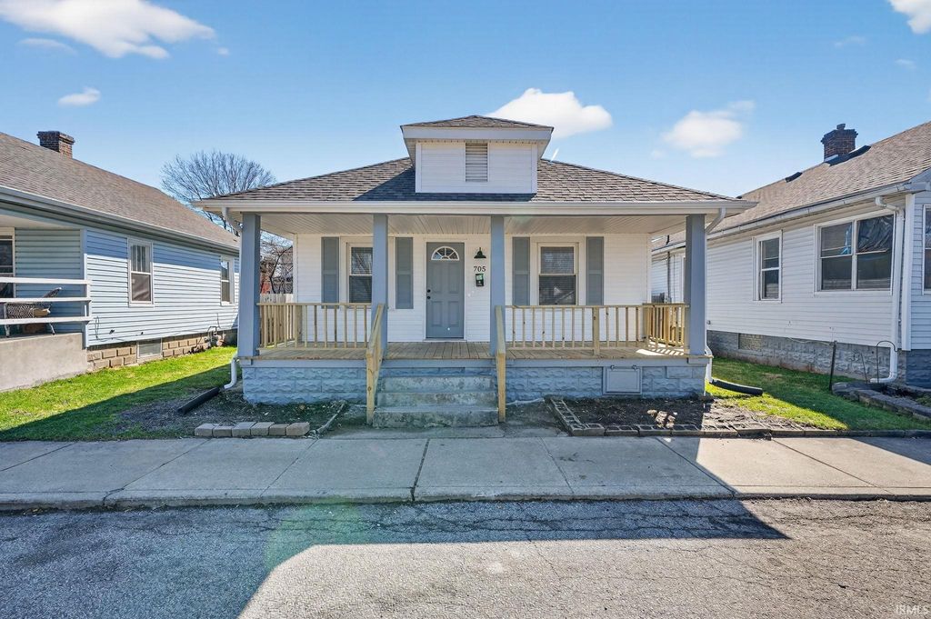 Photo of 705 Kamms Court, Mishawaka, IN 46544 (MLS # 202608050)