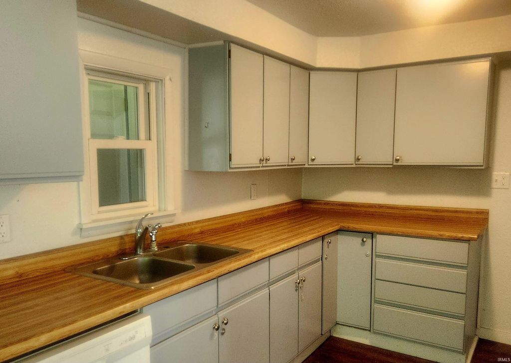 Photo of 555 S Madison Street, Nappanee, IN 46550 (MLS # 202547704)