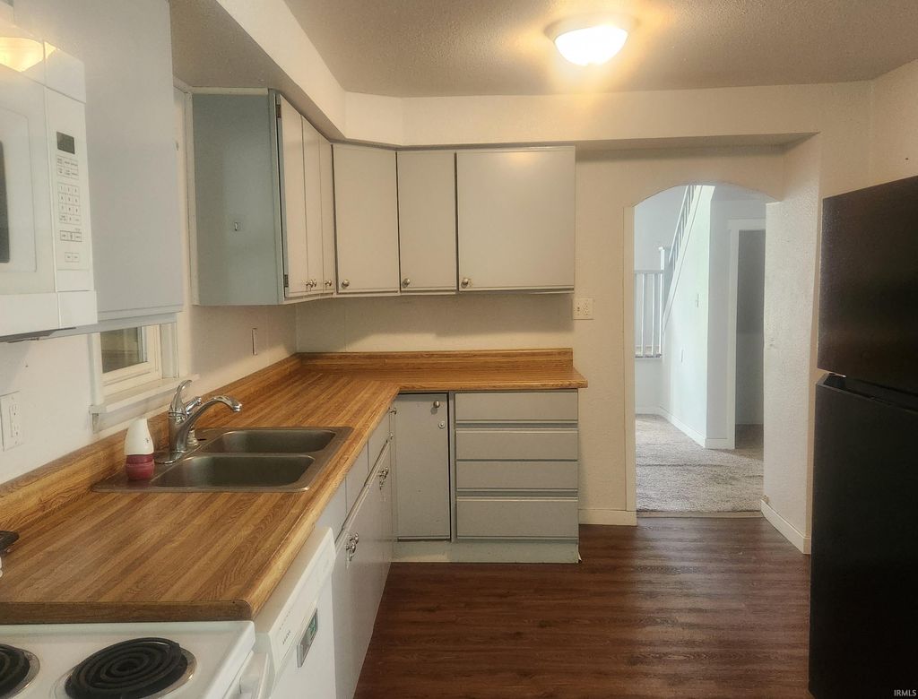 Photo of 555 S Madison Street, Nappanee, IN 46550 (MLS # 202547704)