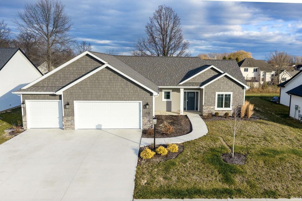 Photo of 765 Waxwing Court, Roanoke, IN 46783 (MLS # 202547556)