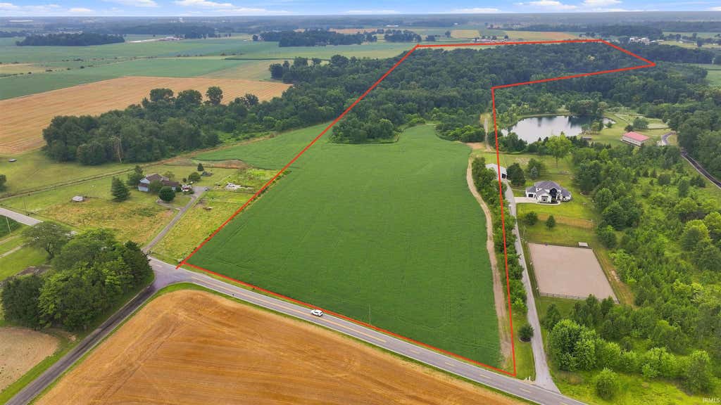 Photo of 9617 Leesburg Road, Fort Wayne, IN 46818 (MLS # 202631709)